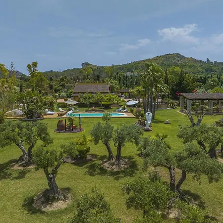 Villa Els Oscols 53 *