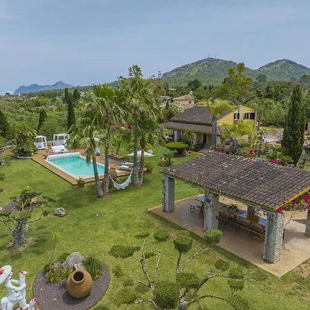 Villa Els Oscols 53 *