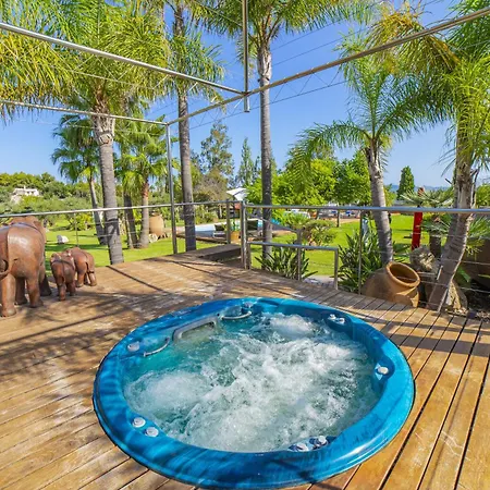 Villa Els Oscols 53 *